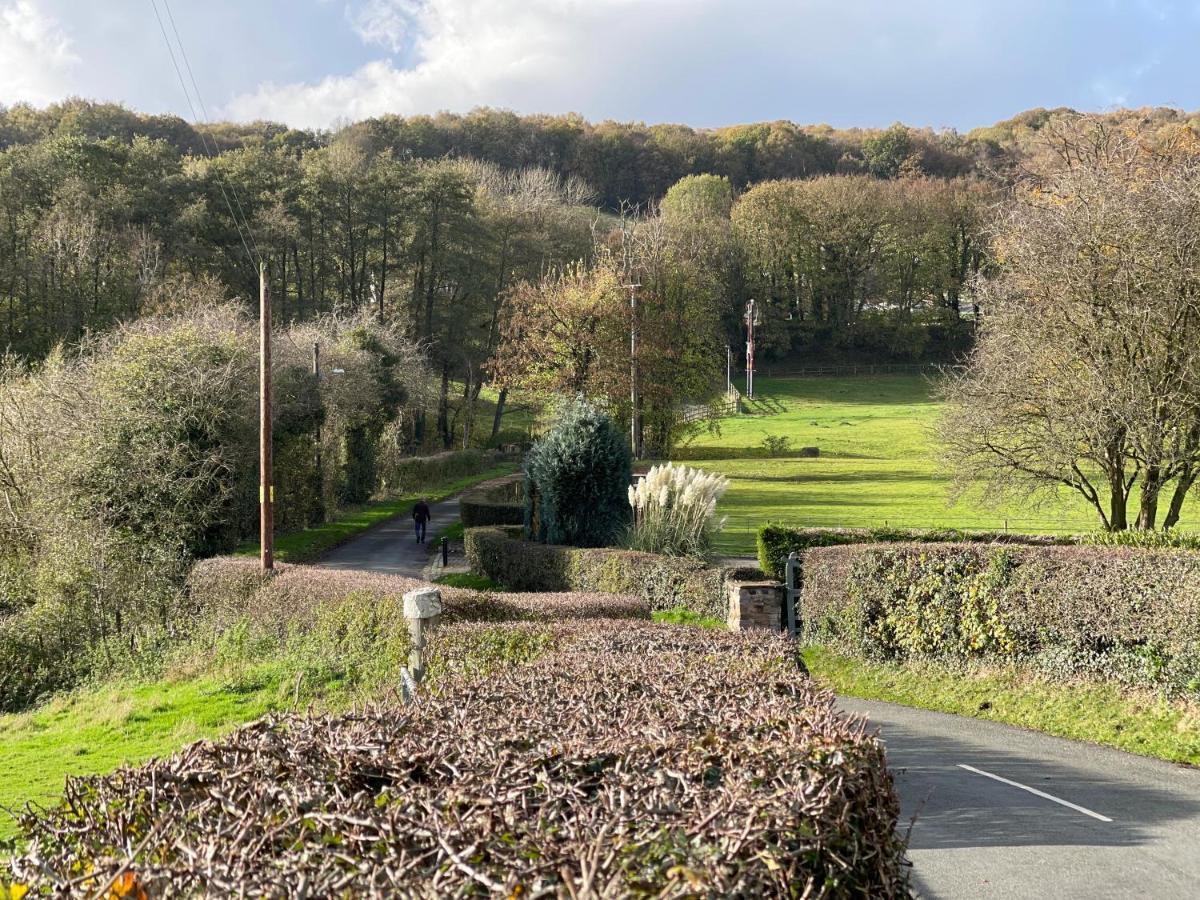 Tollgate House - Luxury Cozy Cottage - Huge Hot Tub - Alton Towers Cheadle  Eksteriør billede