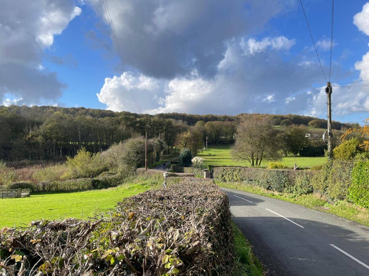Tollgate House - Luxury Cozy Cottage - Huge Hot Tub - Alton Towers Cheadle  Eksteriør billede