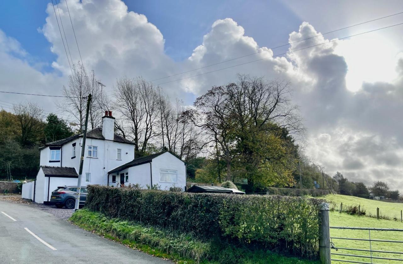 Tollgate House - Luxury Cozy Cottage - Huge Hot Tub - Alton Towers Cheadle  Eksteriør billede