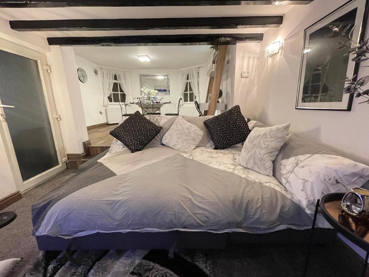 Tollgate House - Luxury Cozy Cottage - Huge Hot Tub - Alton Towers Cheadle  Eksteriør billede