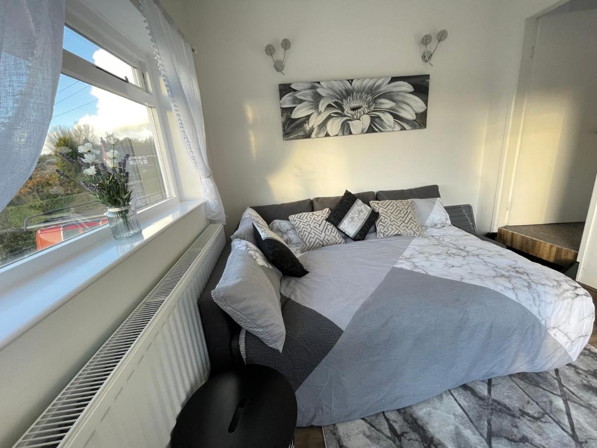 Tollgate House - Luxury Cozy Cottage - Huge Hot Tub - Alton Towers Cheadle  Eksteriør billede