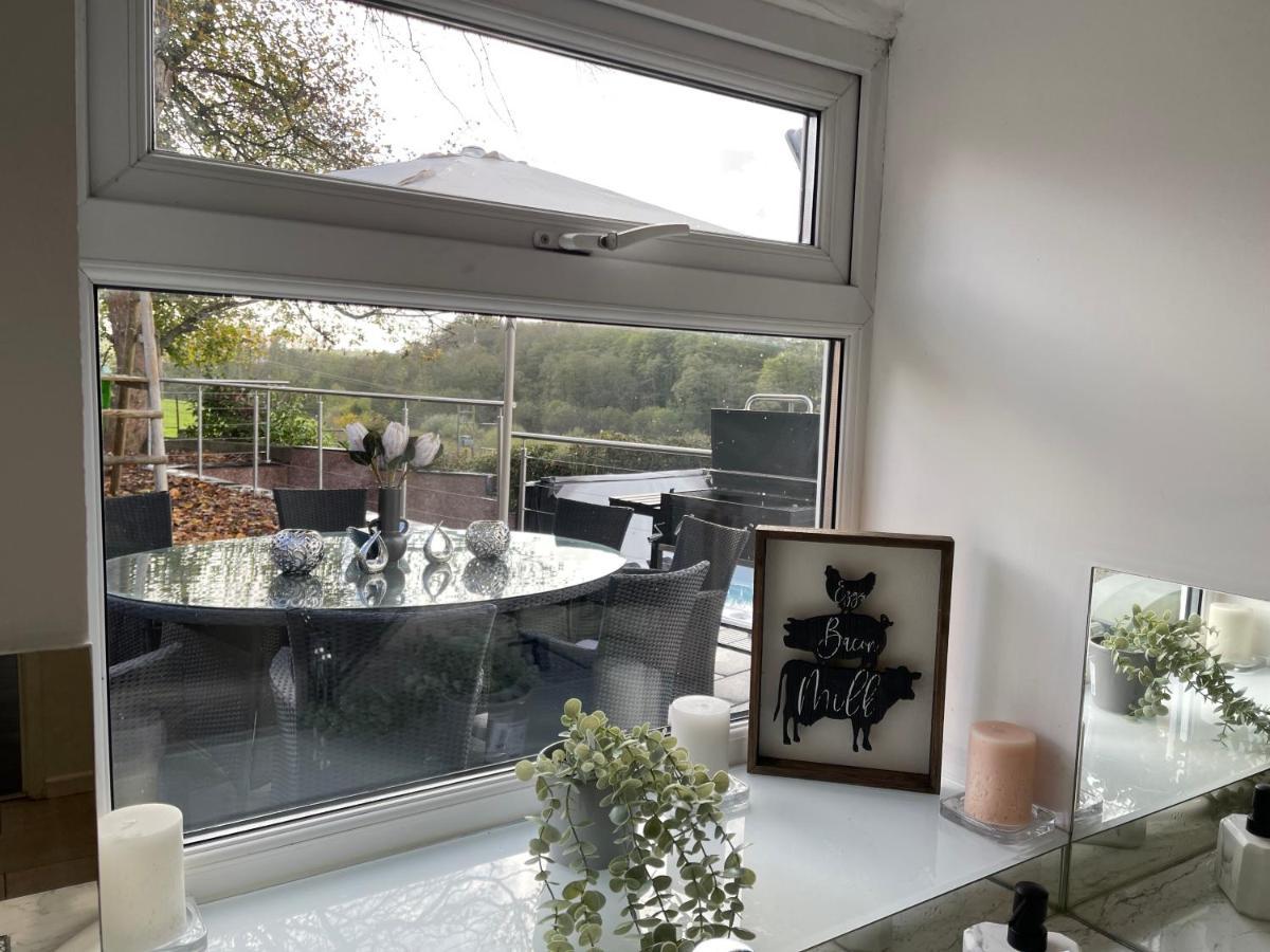 Tollgate House - Luxury Cozy Cottage - Huge Hot Tub - Alton Towers Cheadle  Eksteriør billede