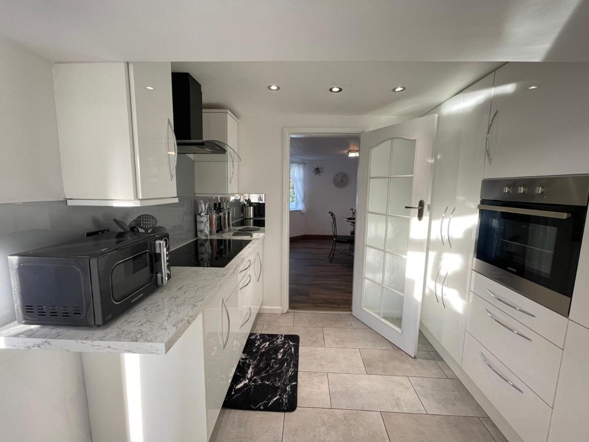 Tollgate House - Luxury Cozy Cottage - Huge Hot Tub - Alton Towers Cheadle  Eksteriør billede