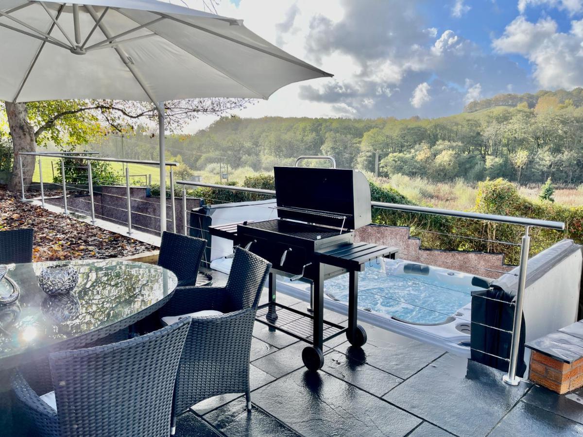 Tollgate House - Luxury Cozy Cottage - Huge Hot Tub - Alton Towers Cheadle  Eksteriør billede