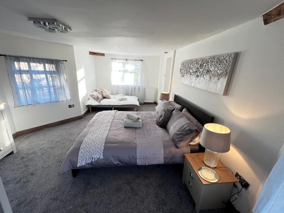 Tollgate House - Luxury Cozy Cottage - Huge Hot Tub - Alton Towers Cheadle  Eksteriør billede