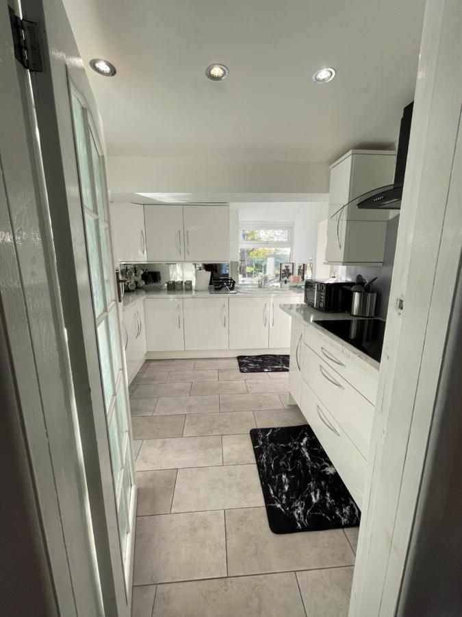 Tollgate House - Luxury Cozy Cottage - Huge Hot Tub - Alton Towers Cheadle  Eksteriør billede