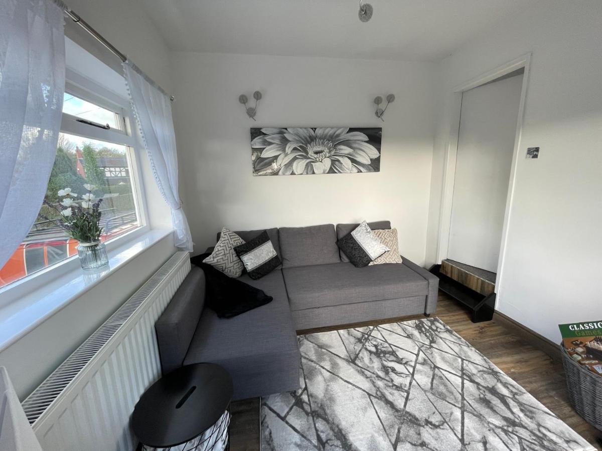 Tollgate House - Luxury Cozy Cottage - Huge Hot Tub - Alton Towers Cheadle  Eksteriør billede